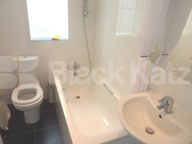 			BEAUTIFUL TWO BEDROOM TWO BATHROOM APARTMENT, 2 Bedroom, 1 bath, 1 reception Flat			 Hilldrop Road, TUFNELL PARK 